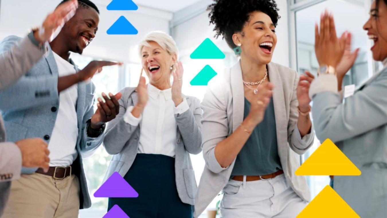 Workshop-Teilnehmer arbeiten gemeinsam an praktischen Aufgaben